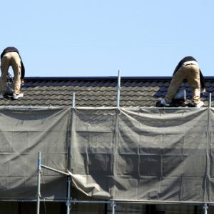 屋根を長持ちさせるには塗装がポイント！塗装のタイミングや塗料の選び方をご紹介